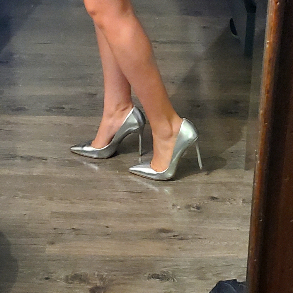 Zendaya Silver pumps